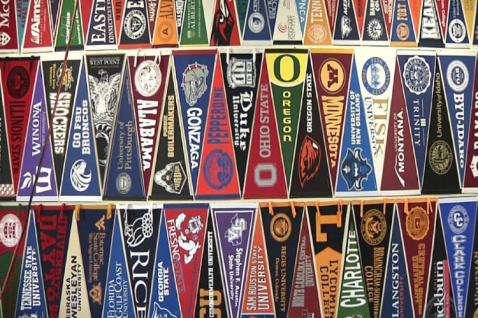 college pennants hangin on wall